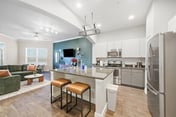Luxuries 1-bed 1-bath| Sleeps 2 | Pool/Gym/Parking