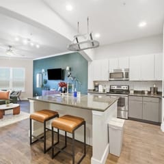 Luxuries 1-bed 1-bath| Sleeps 2 | Pool/Gym/Parking