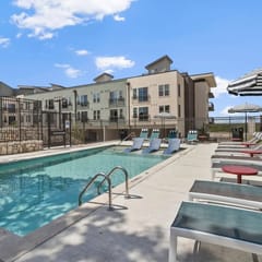 1Bed 1Bath Pool + Gym | Near Domain Mall + Airport