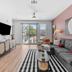 1Br/1BA Luxury Retreat Pool+Gym Mins to Stadium