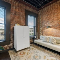 1BR Heart of D/T, near Aquarium, Whisky Distillery