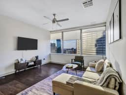2bed•2bath Heart of Downtown w/Panoramic Views - Image 3