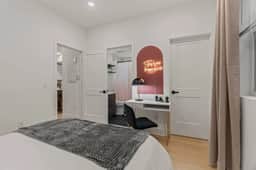 Chic Getaway Near Attractions - Image 2