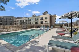King 1 BD 1BA Suite w Pool/Gym/Parking & Office! - Image 4