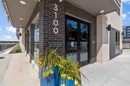 King 1 BD 1BA Suite w Pool/Gym/Parking & Office! - Image 5