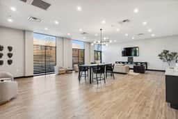 Luxe 1BR stay in Columbus with Rooftop & Gym - Image 5