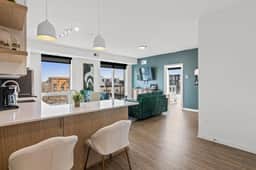 Luxury Uptown 2Bed Condo with Patio |Gym |Office - Image 2