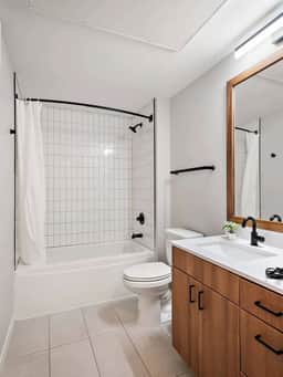 1 Bed+co-working+US bank Stadium+heart of DT! - Image 4
