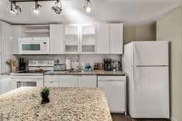 1Bed/1.5Bath Gym+Pool, Stadium. - Image 3