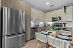 Lux King Suite | Gym | Pool | Techridge - Image 4