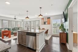Lux 2BR| Rooftop Deck | Beltline+DT | Free Parking - Image 2