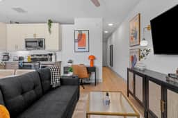 Upscale 1 King BR suite- Domain, Gym, Pool, Parking - Image 5