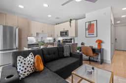 Upscale 1 King BR suite- Domain, Gym, Pool, Parking - Image 3