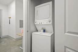 King 1BR/1BA | Pool+ Parking | 5 min to Galleria - Image 5