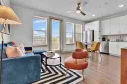 1Bd near Downtown/Airport*with Pool/Gym/Parking - Image 3