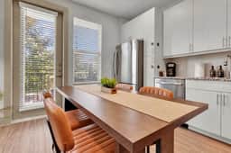 1Br nr Downtown/MedCtr FreePrKg/FastWiFi/Pool/Gym - Image 4