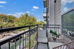 1Br nr Downtown/MedCtr FreePrKg/FastWiFi/Pool/Gym - Image 3