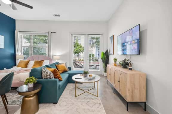 Cozy Lux 1BD in Dallas | Mins to DT | Free Parking - Image 1