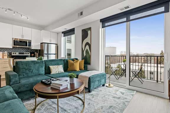 Luxury Uptown 2Bed Condo with Patio |Gym |Office - Image 1