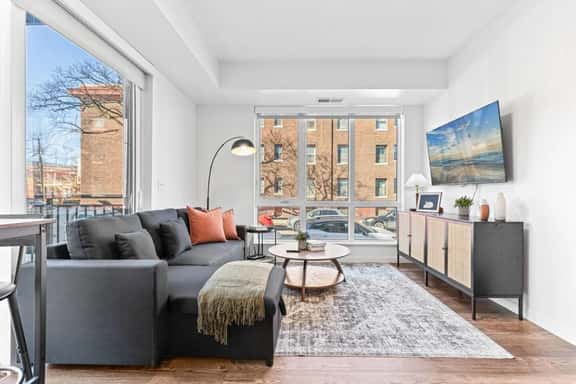 Uptown Chic 2BR 2BA w Gym near Lake, Trail & Shops - Image 1