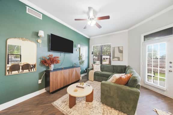 Luxurious 2- bed 2 bath | Sleeps 5 |Pool | Gym| DT - Image 1