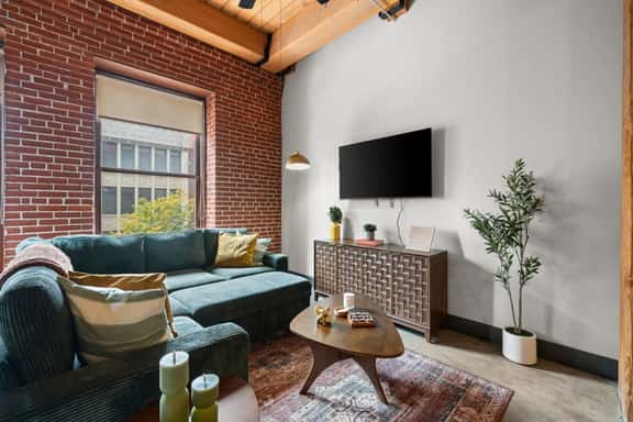 Stylish 2BR Downtown St. Louis Escape - Image 1