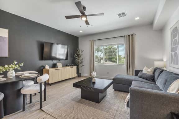 King Beds | Pool | Near Airport, DT, ConventionC - Image 1
