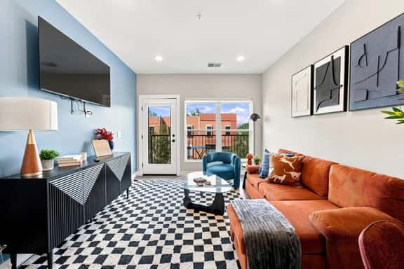 Stylish 1BR with rooftop access near Franklin Park - Image 1