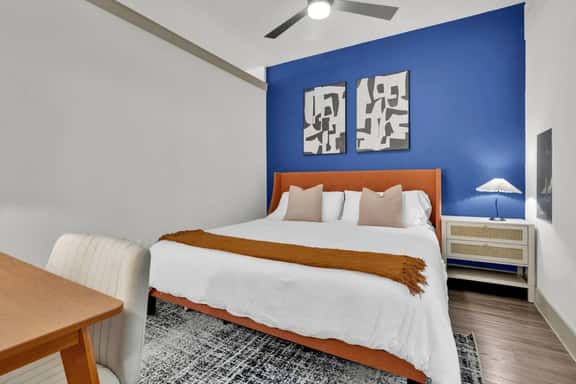 1Bd near Downtown/Airport*with Pool/Gym/Parking - Image 1