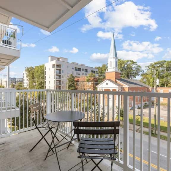 Luxury ATL 1BR | Gym & Courtyard Access - Image 1