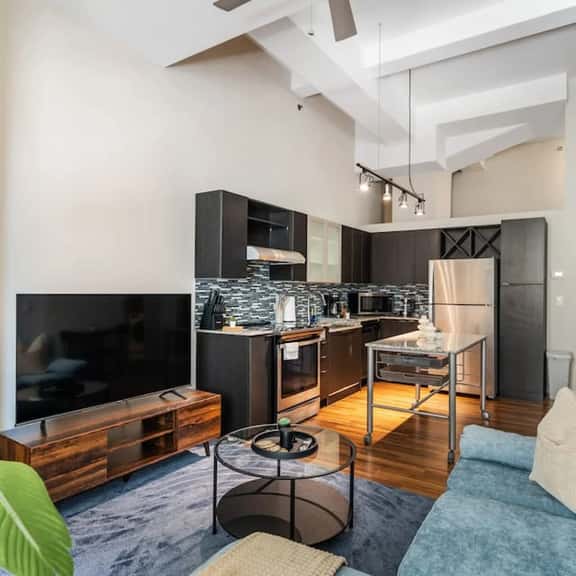 1 Bed+co-working+Stadium+CBD! - Image 1