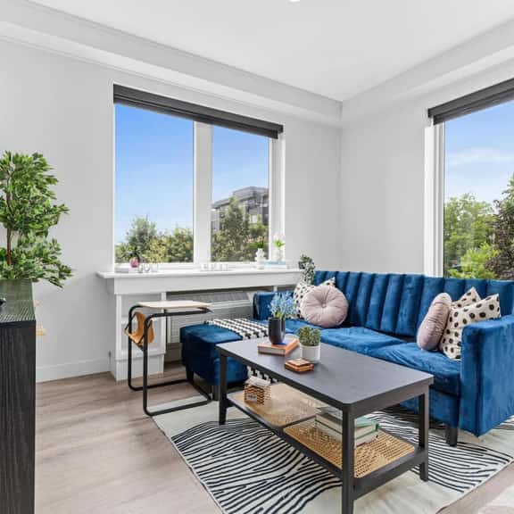 1Bed 1Bath + Gym | 10 min DT + Stadiums & Airport - Image 1