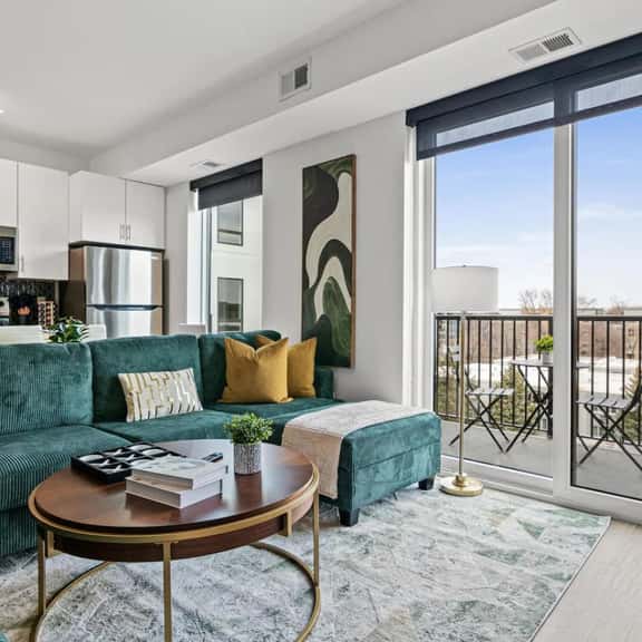 Luxury Uptown 2Bed Condo with Patio |Gym |Office - Image 1