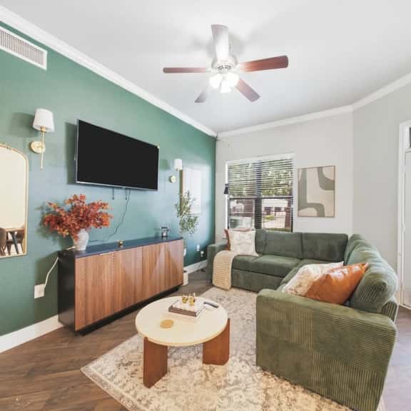 Luxurious 2- bed 2 bath | Sleeps 5 |Pool | Gym| DT - Image 1