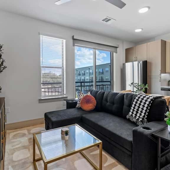 Upscale 1 King BR suite- Domain, Gym, Pool, Parking - Image 1
