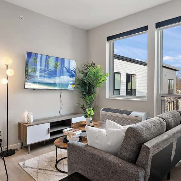 1 Bed+rooftop deck w/Gym by Northeast Art District - Image 1