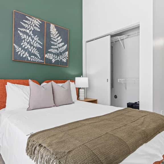 Modern & Cozy Stay in Minneapolis | Rooftop! - Image 1