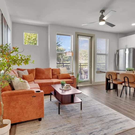 1Br nr Downtown/MedCtr FreePrKg/FastWiFi/Pool/Gym - Image 1