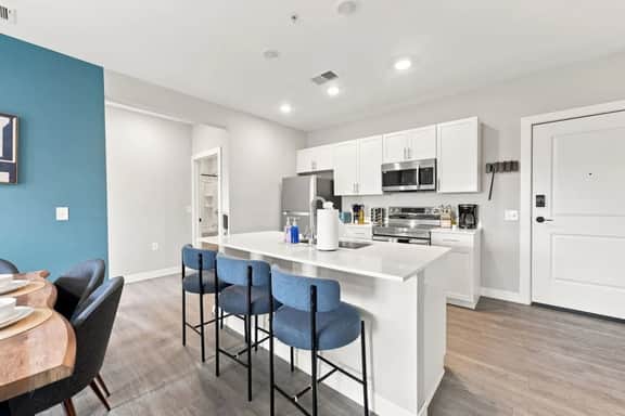Spacious 2BR Apt | Rooftop + Downtown Columbus - Image 2