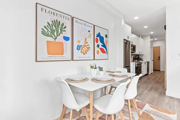 1Bed 1Bath + Gym | 10 min DT + Stadiums & Airport - Image 3
