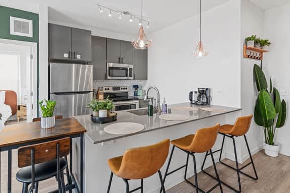 Modern 1BR| Gym+Rooftop | Uptown Minneapolis - Image 2