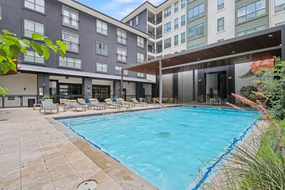 Galleria Retreat | Pool | Free Parking | Gym - Image 4