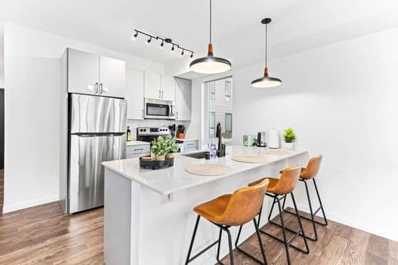 Uptown Chic 2BR 2BA w Gym near Lake, Trail & Shops - Image 3