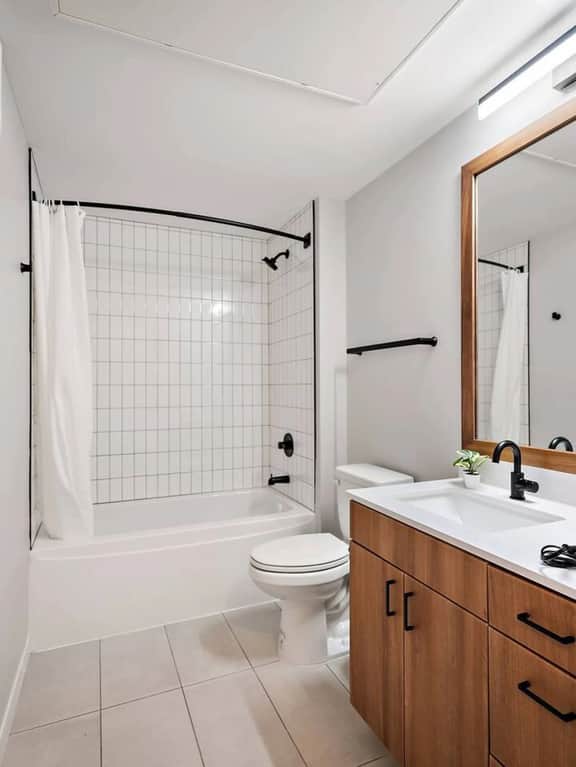 1 Bed+co-working+US bank Stadium+heart of DT! - Image 4