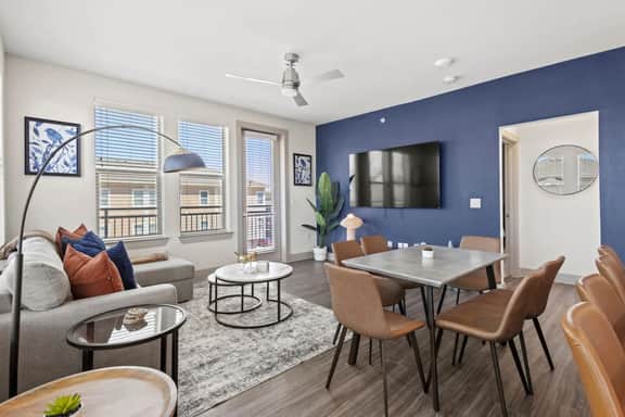 Stylish 2BR Near Uptown & Medical District - Image 5