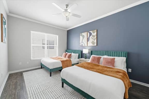 Modern 2BR Apartment with Pool, Gym & Free Parking - Image 2
