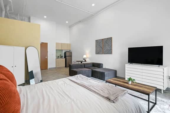 1 Bed|1 Bath | Beautiful Northshore Close to DT - Image 4