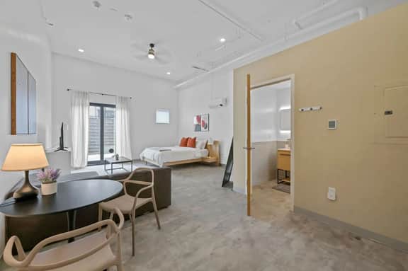 1 Bed|1 Bath | Beautiful Northshore Close to DT - Image 2