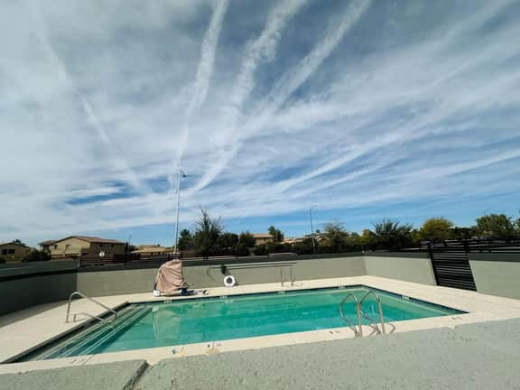 King beds | Pool | Near Stadium, Aquatic Cnt - Image 5