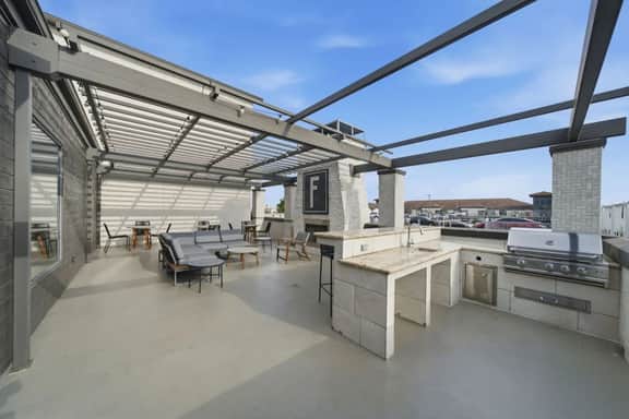 Sleeps 5 | Downtown & Sport Stadiums Nearby | Pool + Gym + Free Parking - Image 5